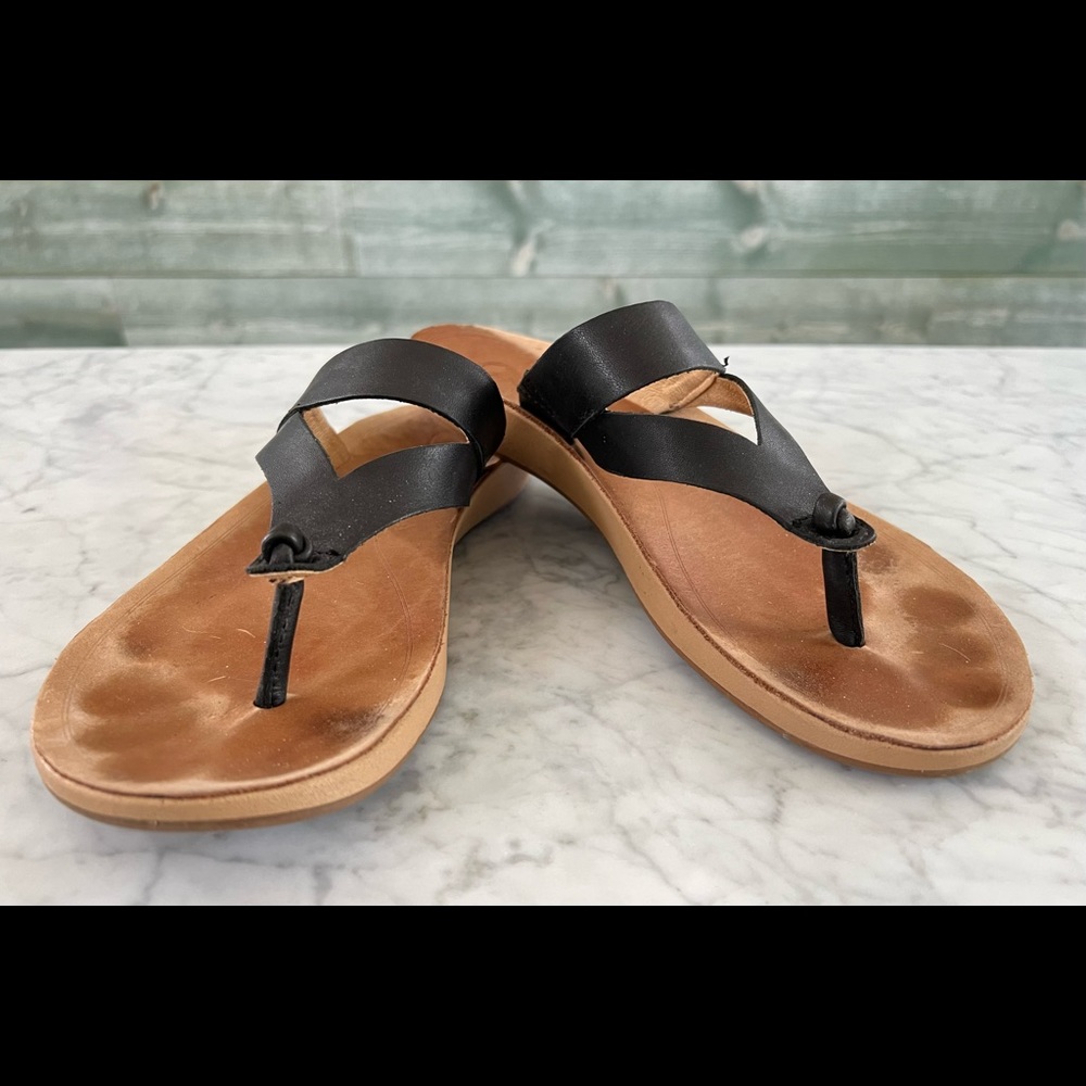 OluKai Kaekae Ko’o Flip Flop Black Leather 7 Sandal